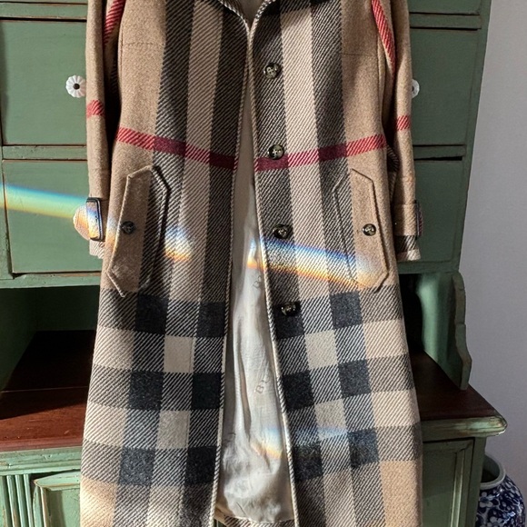 Burberry Classic Plaid Trench Coat with Red Accents - Picture 6 of 12